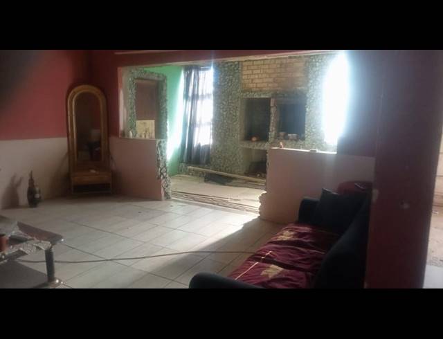 5 BEDROOM HOUSE FOR SALE IN CHATSWORTH